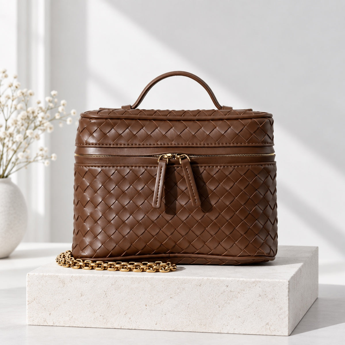 Vera Vanity Bag in Hazelnut, open zipper detail