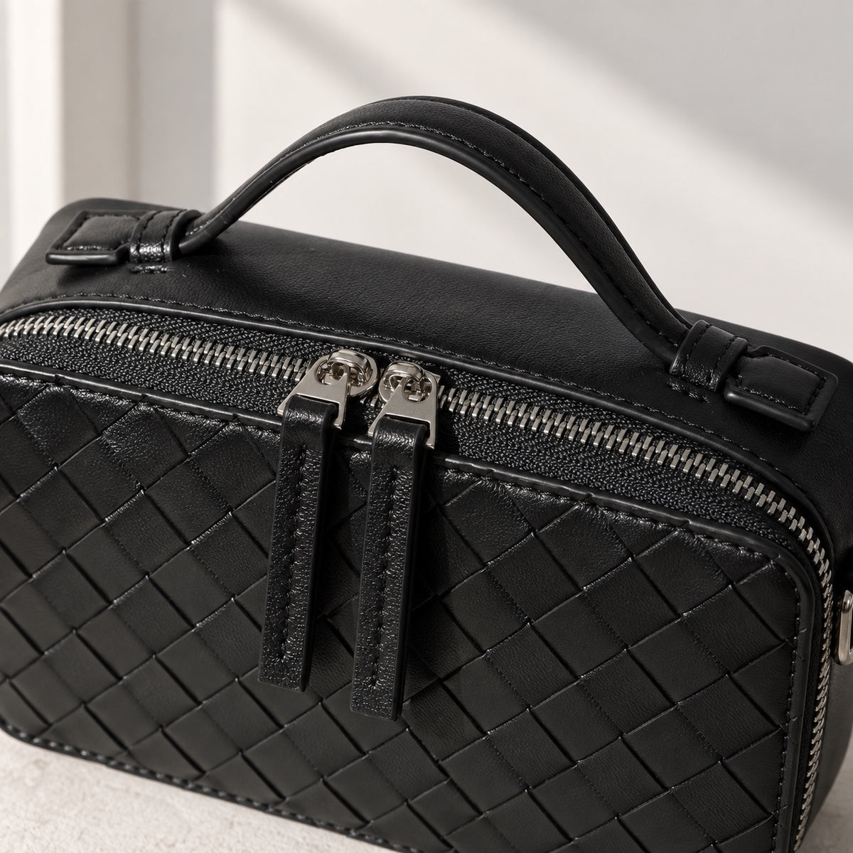 Nola Camera Bag in Black, zipper and handle detail