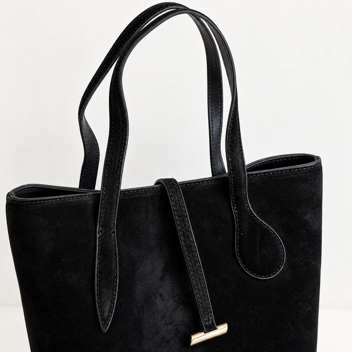 Selma Compact Tote in Black, handle and closure detail