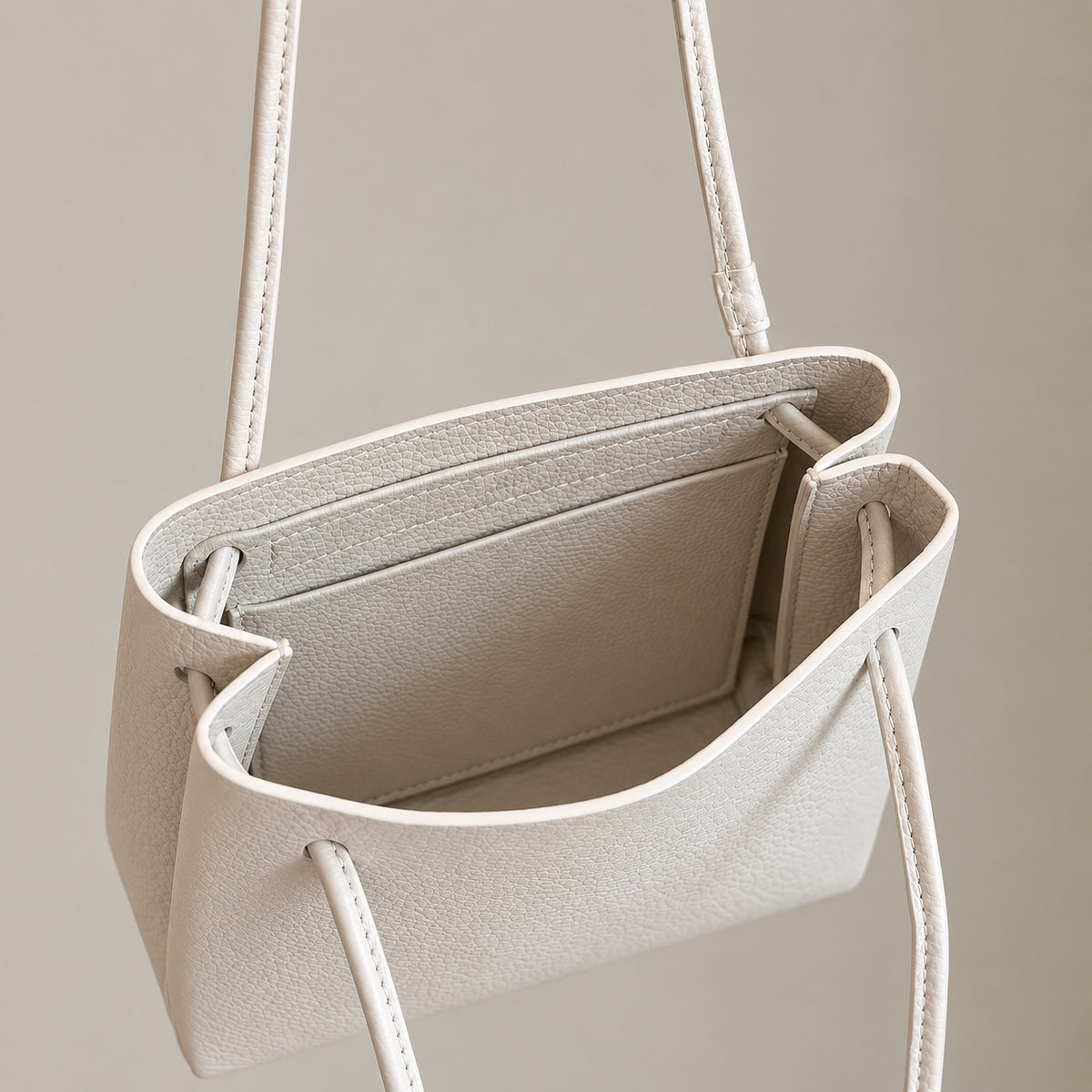Mila Shoulder Bag in Ivory, interior detail