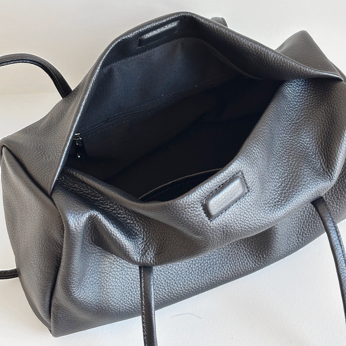 Esme Smooth Shoulder Bag in Black smooth cowhide, lining and interior pocket detail